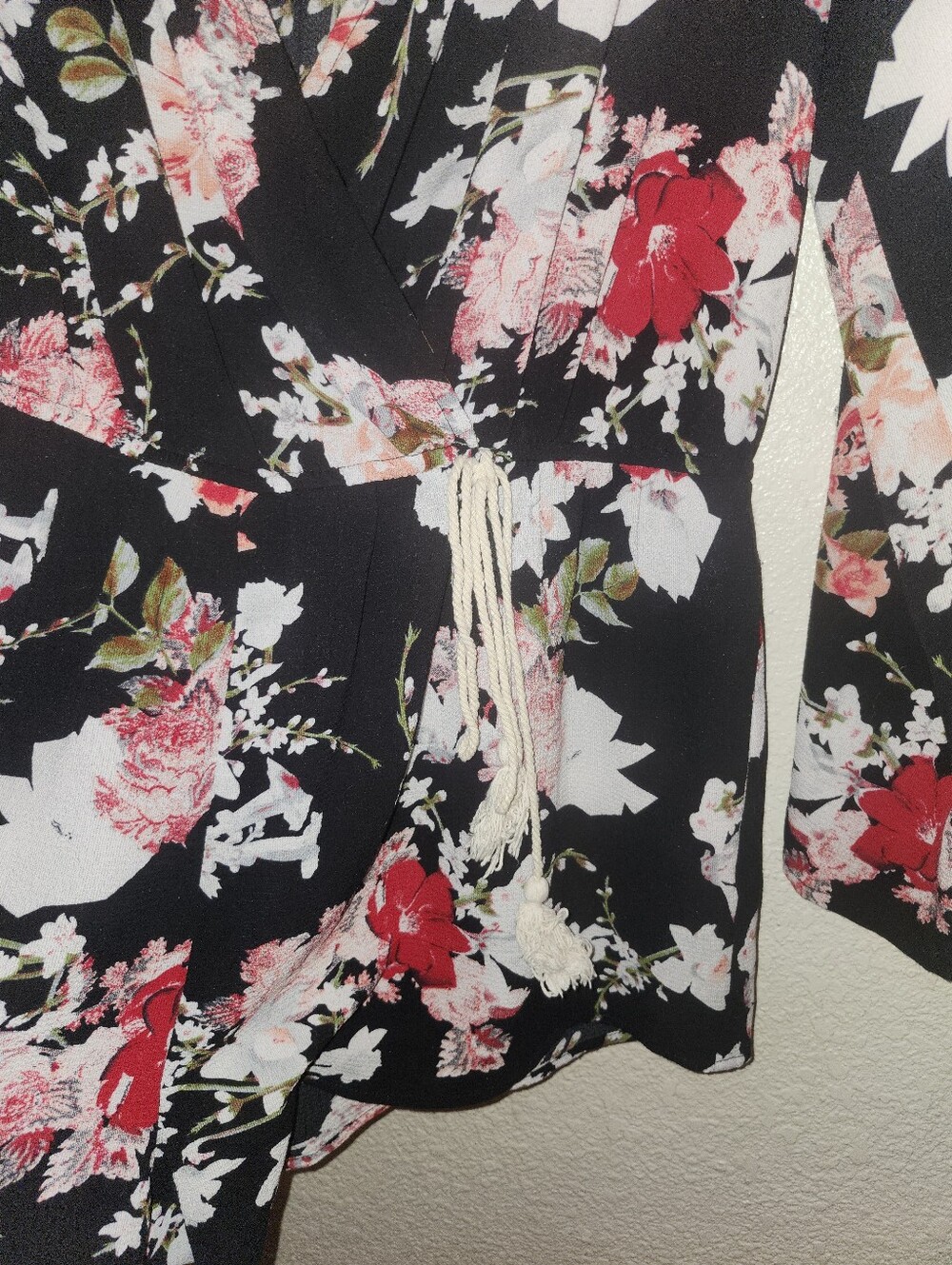 🖤🌸🌹EUC Umgee "Boho Floral Deep V-Neck Long Bell🔔Sleeves Shorts Romper" Large - Picture 7 of 11